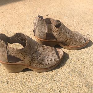 Naturalizer Soul Open toed shoes